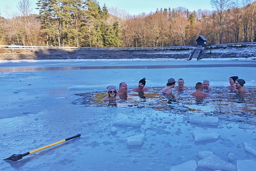 Otužovanie v tajchu, autor foto: Žiarske ľadové medvede