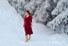 Soňa Rebrová kráča po snehu